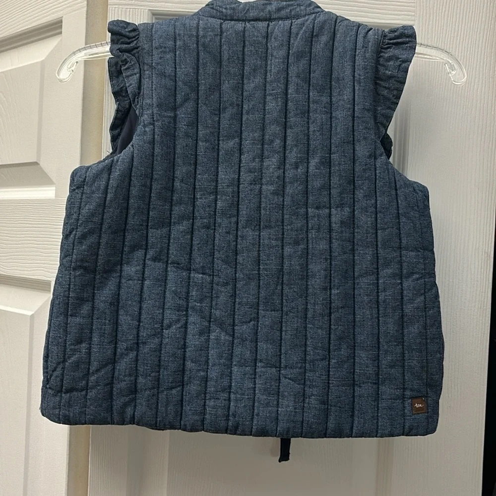 ❤️3 for $15!❤️ Tea Citizen Chambray Girls Zipper Vest